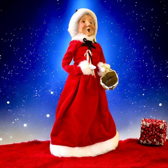 Byers' Choice The Carolers Mrs. Claus with Candy Canes and Chocolate 2009 - Picture 2 of 16